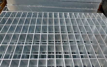 鋼格柵G503/30/50W熱浸鋅對插型格柵，適用于脫硫塔平臺